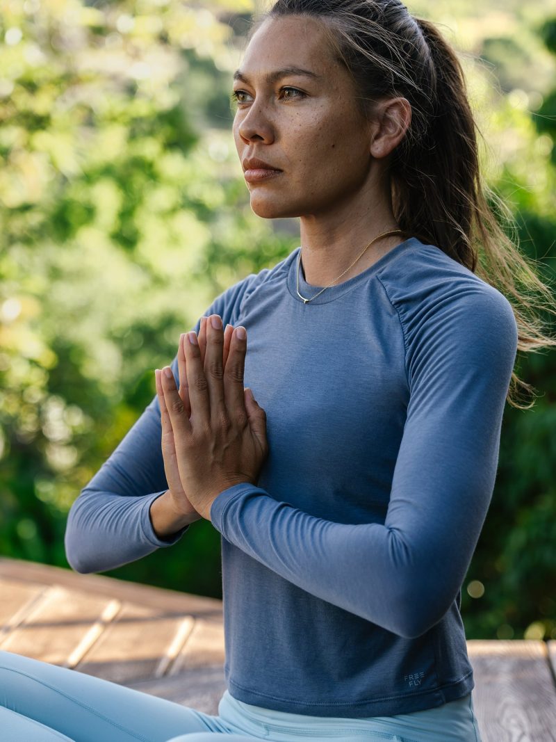 Women's Elevate Lightweight Fitted Long Sleeve - Storm Cloud - Image 2